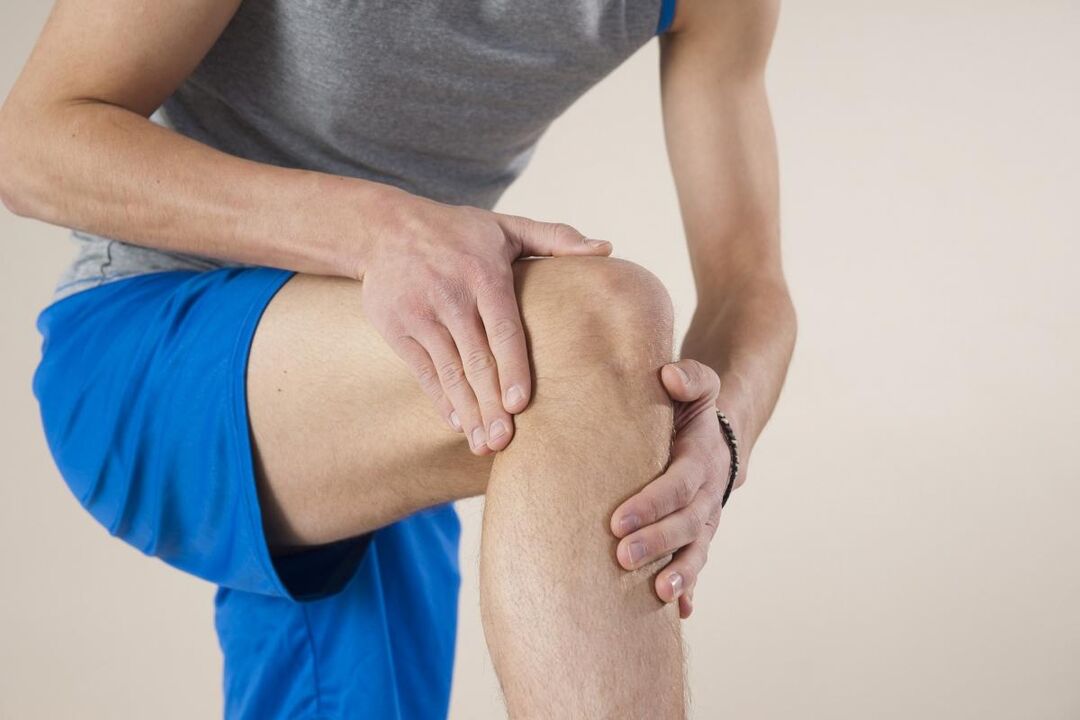 Az arthrosis miatti első ízületi fájdalom és merevség az izom- és szalagrándulásoknak tulajdonítható